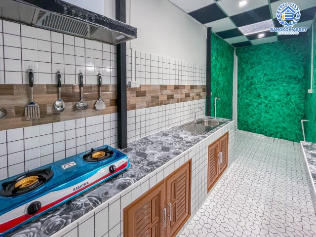 *****ทาวน์เฮ้าส์มือสองย่านกรุงเทพฯ ม.เค.ซี. คลัสเตอร์ รามอินทรา #หลังมุม เนื้อที่กว้างถึง 23 ตร.ว. ฟังก์ชัน 3 ห้องนอน 2 ห้องน้ำ 1 ที่จอดรถ บ้านสภาพสวย พร้อมเข้าอยู่ บนทำเลแห่งการเดินทาง เชื่อมต่อถ.หทัยราษฎร์, ถ.กาญจนาภิเษก, ถ.ศรีนครินทร์, ถ.รามคำแหง ใกล้แฟชั่นไอส์แลนด์